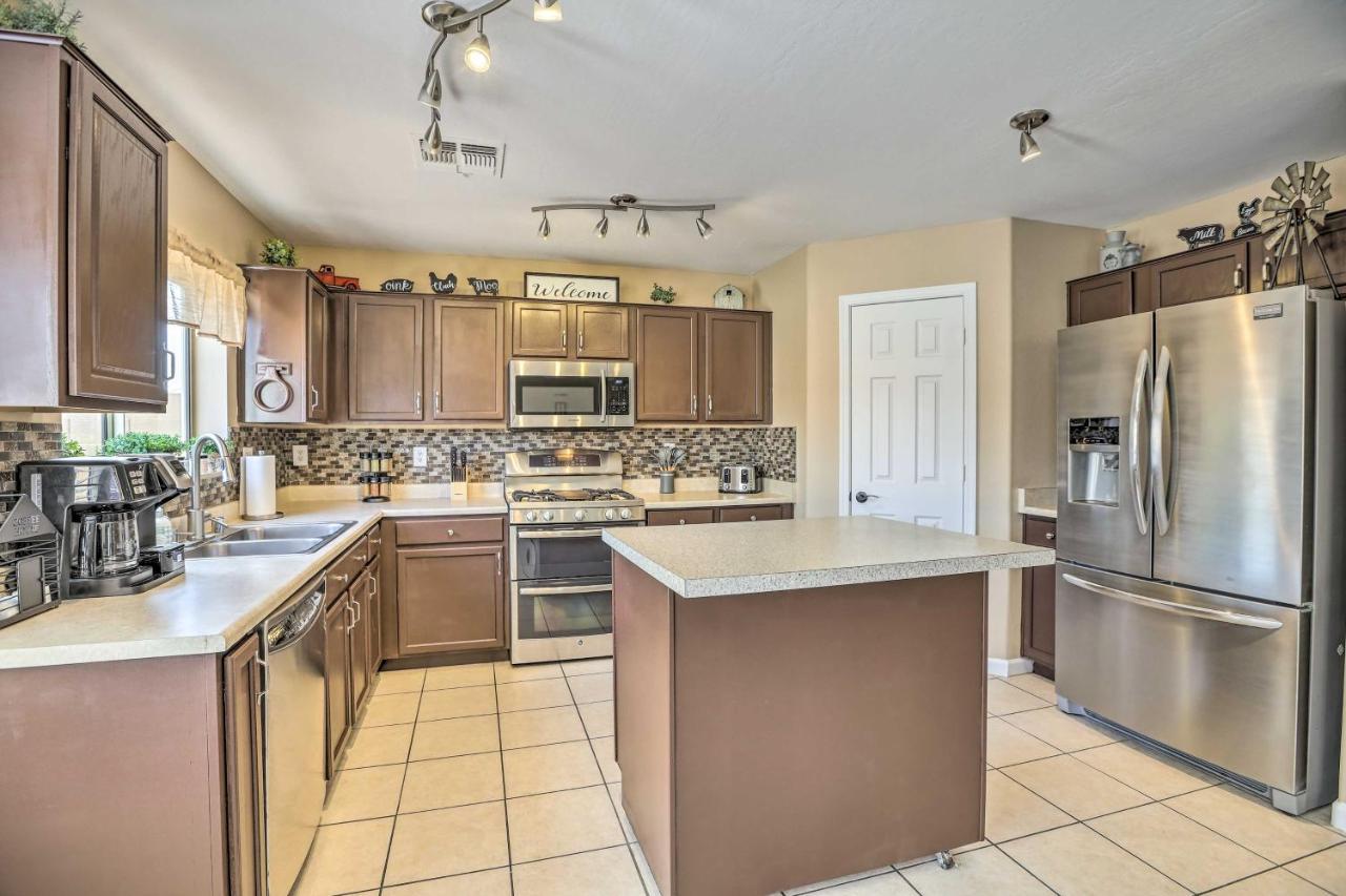 Dreamy El Mirage Oasis Less Than 12 Mi To Golf And Hike Exterior photo